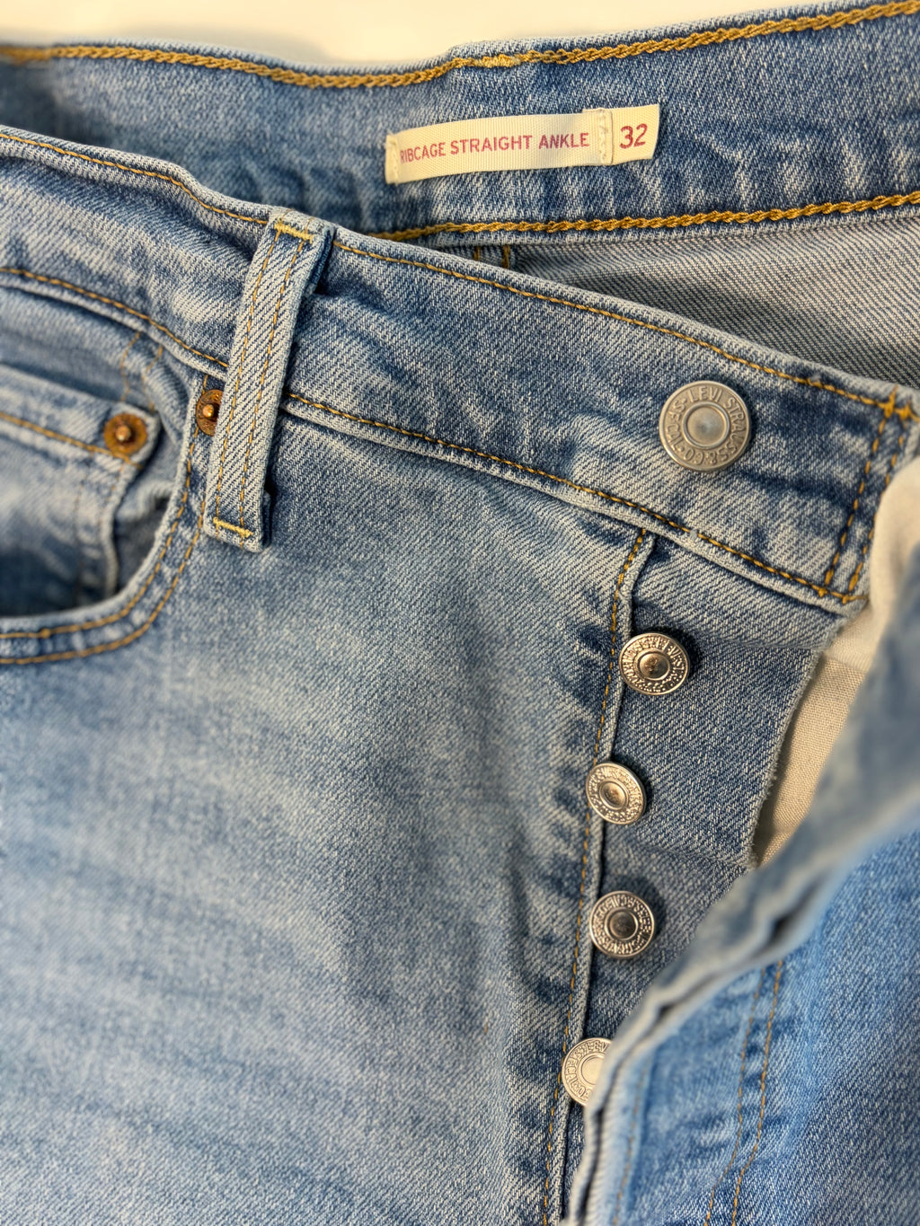 Levis Ribcage Straight Ankle